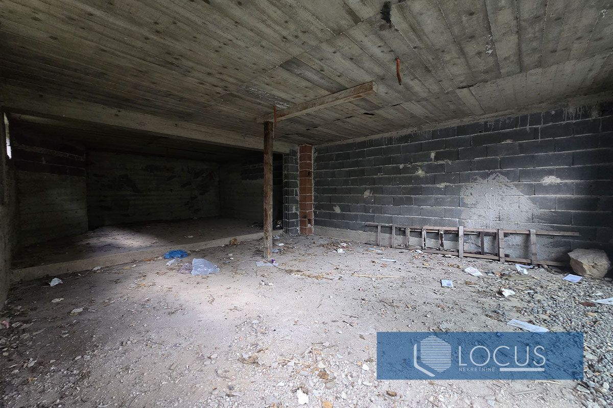 10. Kuća I garaža.jpg